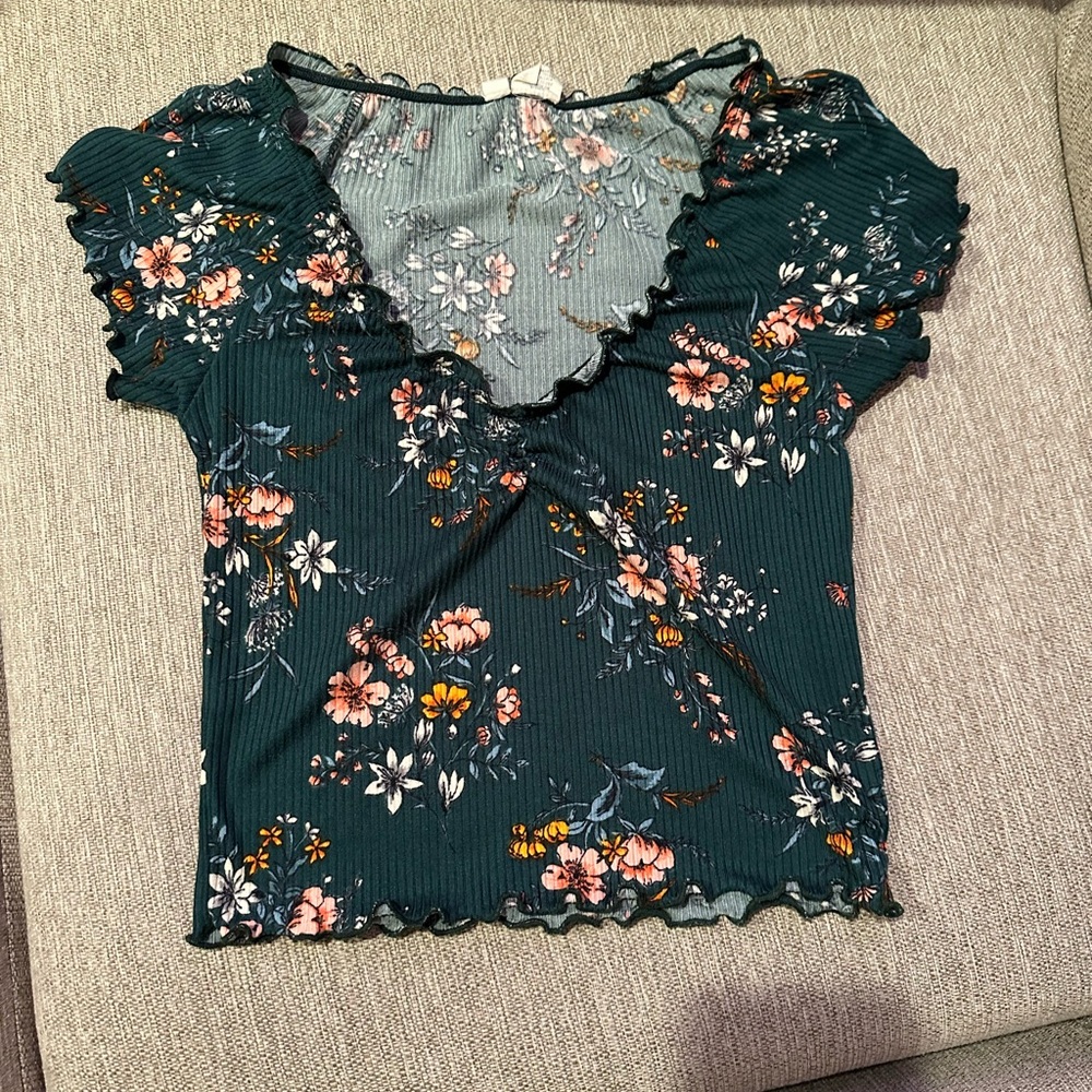 Tilly’s Sky & Sparrow Gorgeous & Comfy Light Stretchy Dark Green V Neck Tee!